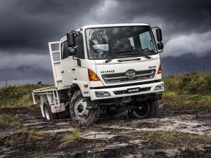 Hino 500 FT 1322 4x4 Crew Cab 2008 года